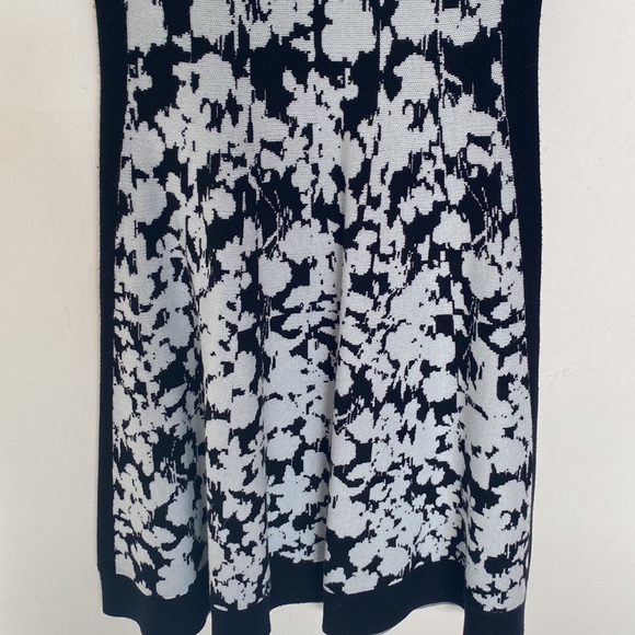 NWT-Black and White DKNY Crewneck Knit Dress, Sz S - Picture 8 of 10